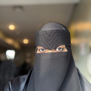 Black “V” Stone Point Niqab