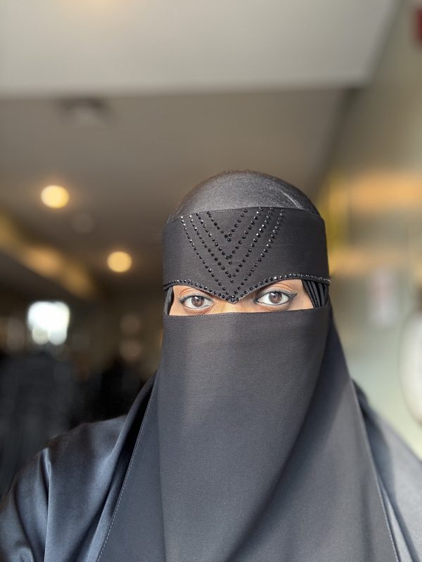 Black “V” Stone Point Niqab