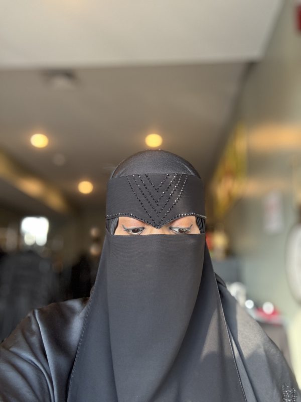 Black “V” Stone Point Niqab - Image 2