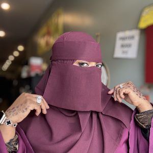 Maroon Plain Shorty Niqab
